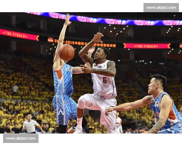 广东与新疆篮球对决全面解析赛场风云与队伍战略较量 广东与新疆篮球对决全面解析赛场风云与队伍战略较量